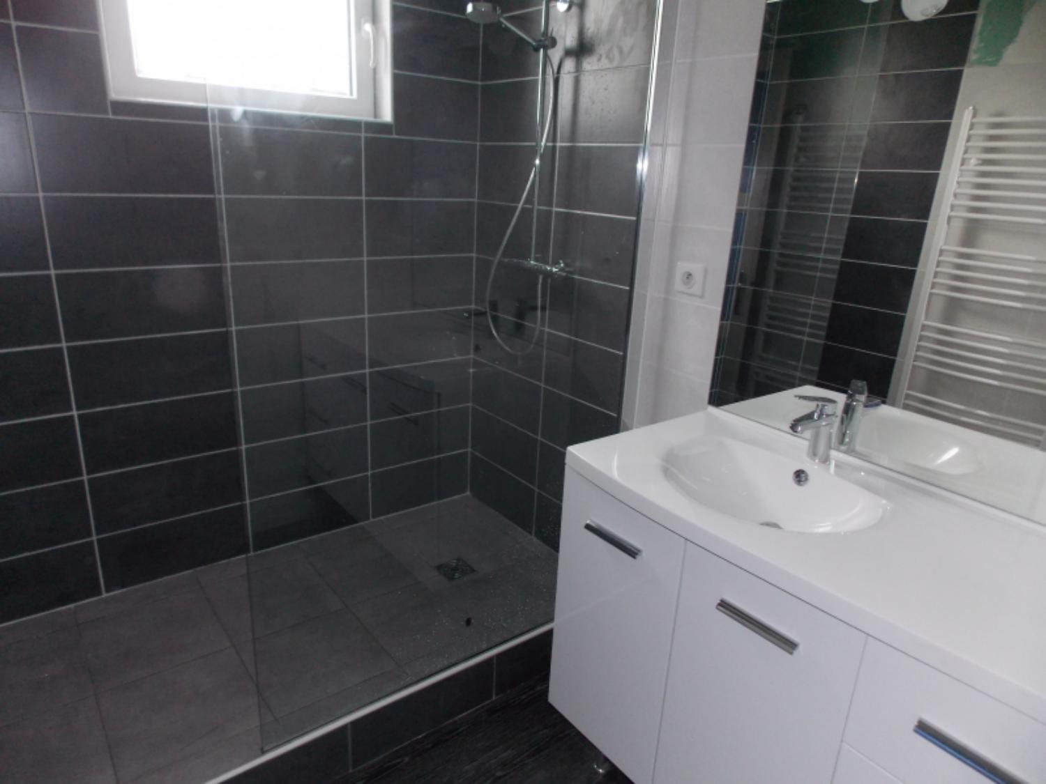 Réhabilitation de votre salle de bain, pose de carrelage, de la faïence, des éléments ...